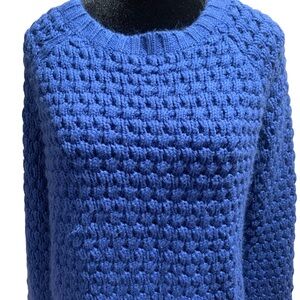 Forever 21 Blue Crew Neck Sweater. Size Medium.